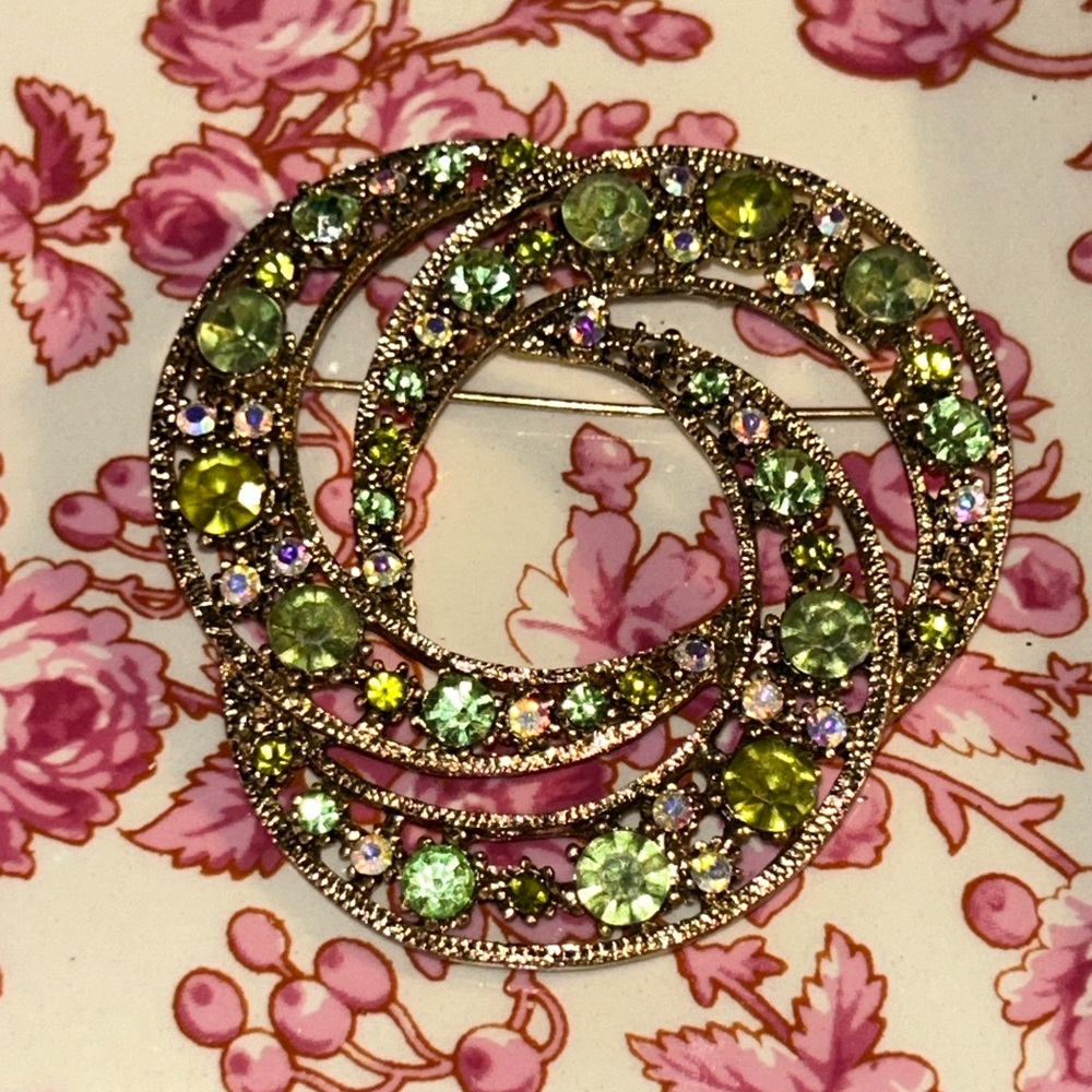 Vintage Green and Gold Women's Brooch